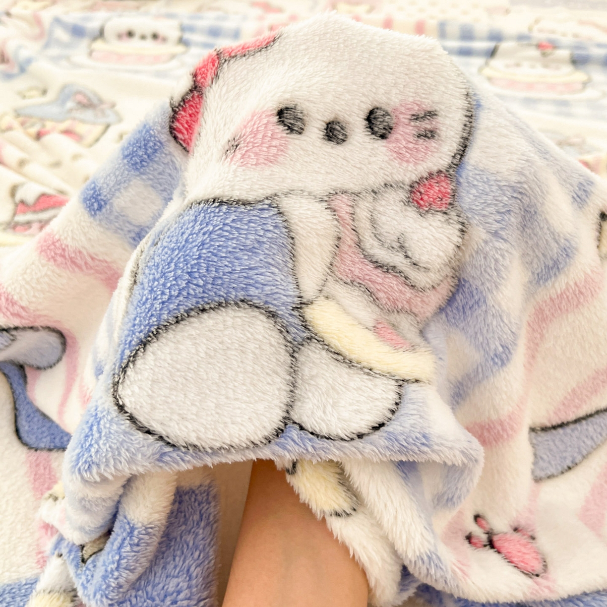 91家纺网 家纺一手货源 找家纺 川悦生活 2025新款高克重双面雪花绒印花毛毯三件套 毛毯小喵甜心