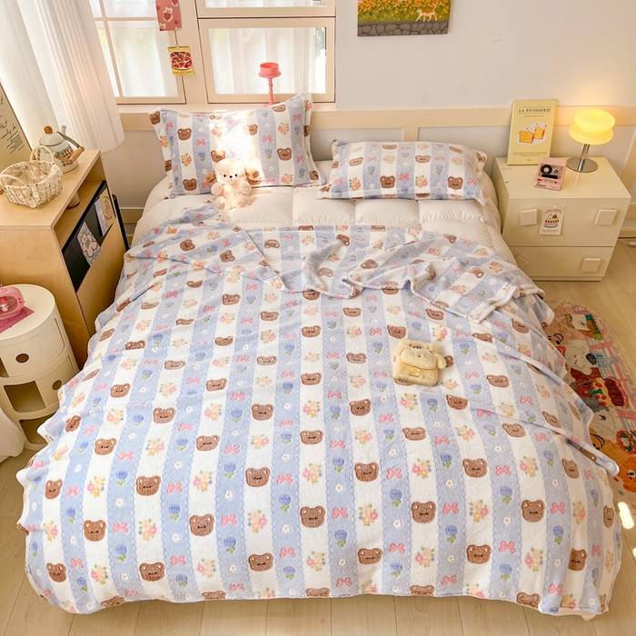 91家纺网 家纺一手货源 找家纺 川悦生活 2025新款高克重双面雪花绒印花毛毯三件套 毛毯小熊花园