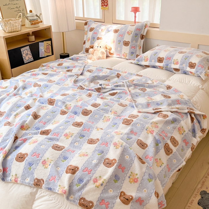 91家纺网 家纺一手货源 找家纺 川悦生活 2025新款高克重双面雪花绒印花毛毯三件套 毛毯小熊花园