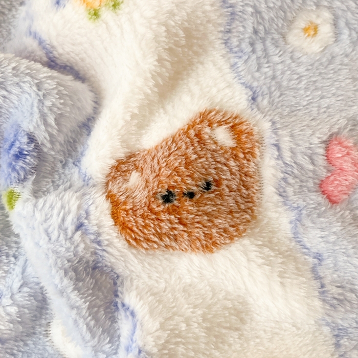 91家纺网 家纺一手货源 找家纺 川悦生活 2025新款高克重双面雪花绒印花毛毯三件套 毛毯小熊花园