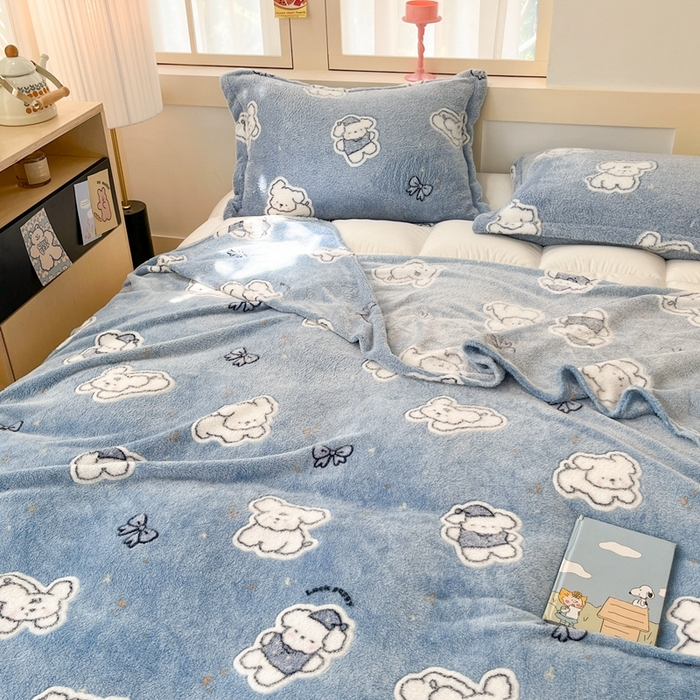 91家纺网 家纺一手货源 找家纺 川悦生活 2025新款高克重双面雪花绒印花毛毯三件套 毛毯小雪狗