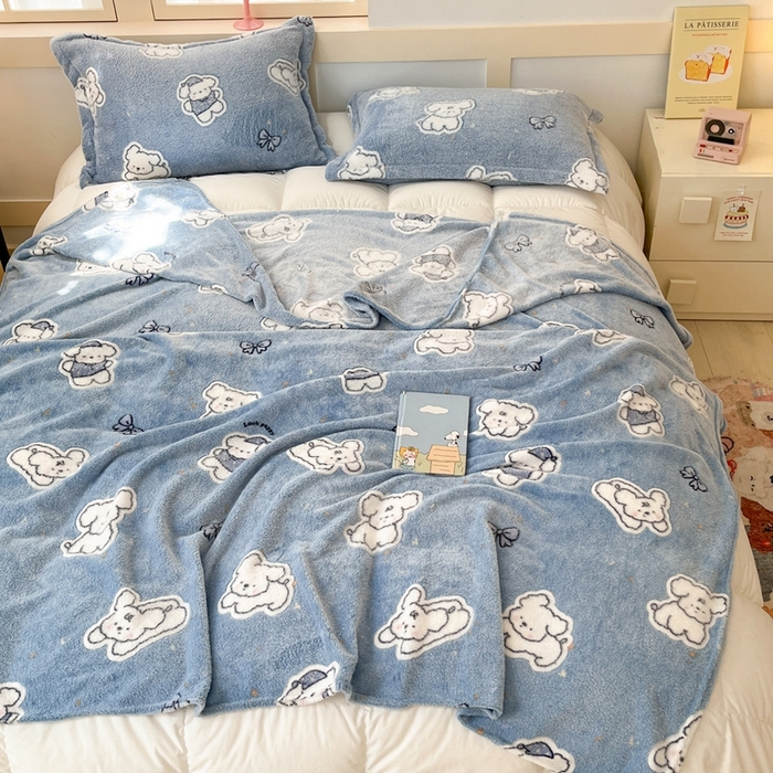 91家纺网 家纺一手货源 找家纺 川悦生活 2025新款高克重双面雪花绒印花毛毯三件套 毛毯小雪狗