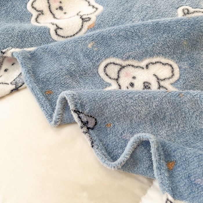 91家纺网 家纺一手货源 找家纺 川悦生活 2025新款高克重双面雪花绒印花毛毯三件套 毛毯小雪狗