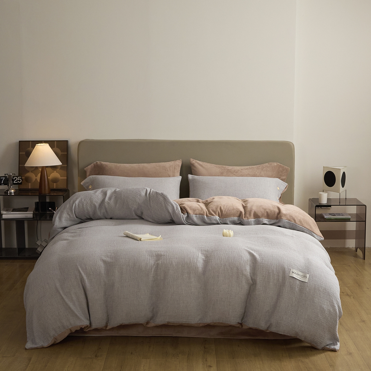 91家纺网 家纺一手货源 找家纺 吾诺家居 吾诺 棉加绒系列 全棉泡泡双层纱加牛奶绒四件套 棉拼绒四件套 棉加绒四件套全棉A类 泡沫灰-橡木棕