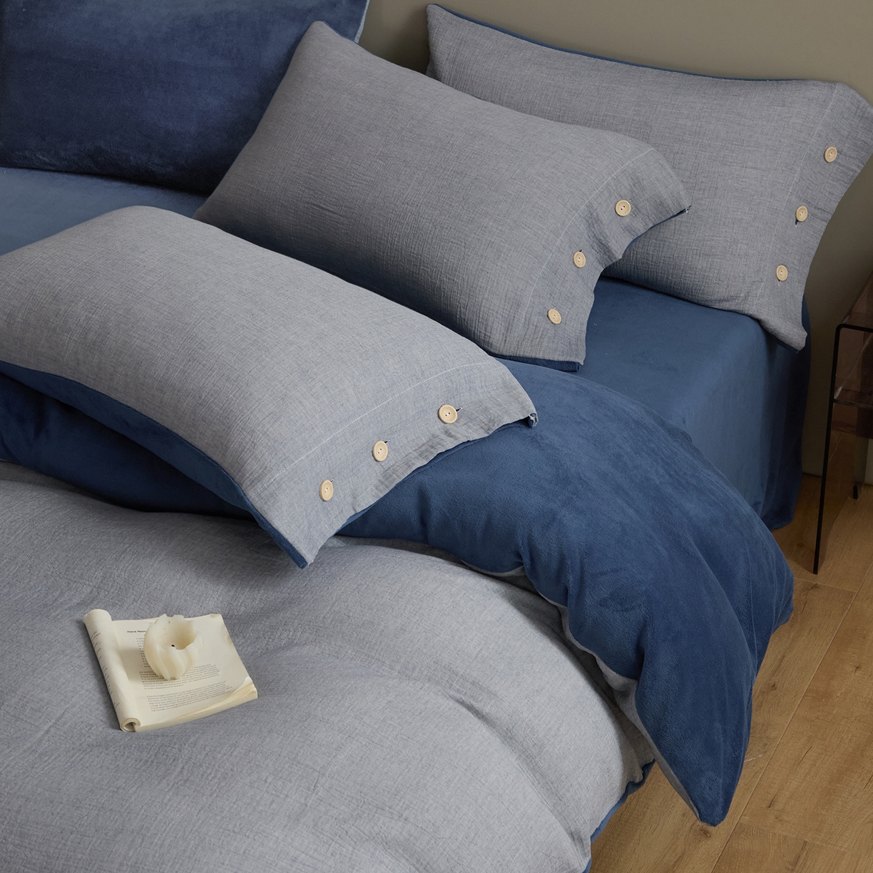 91家纺网 家纺一手货源 找家纺 吾诺家居 吾诺 棉加绒系列 全棉泡泡双层纱加牛奶绒四件套 棉拼绒四件套 棉加绒四件套全棉A类 复古蓝-宝蓝