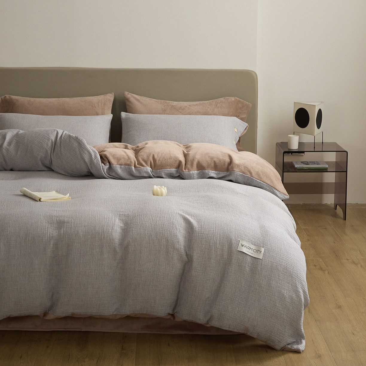 91家纺网 家纺一手货源 找家纺 吾诺家居 吾诺 棉加绒系列 全棉泡泡双层纱加牛奶绒四件套 棉拼绒四件套 棉加绒四件套全棉A类 泡沫灰-橡木棕