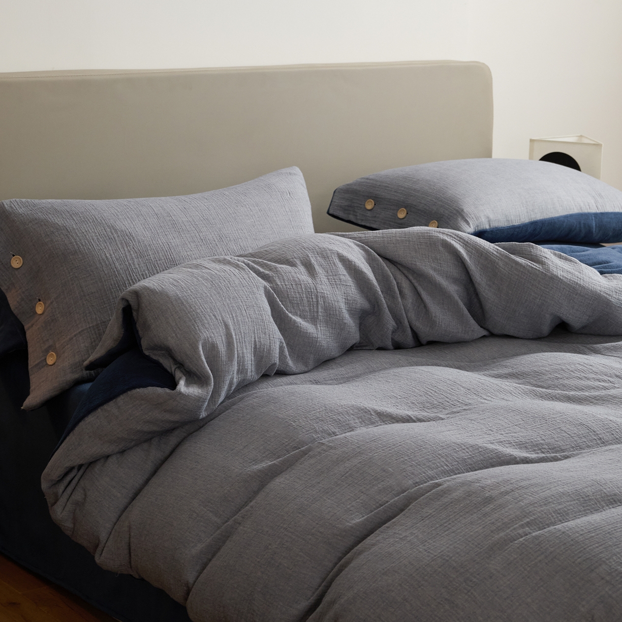 91家纺网 家纺一手货源 找家纺 吾诺家居 吾诺 棉加绒系列 全棉泡泡双层纱加牛奶绒四件套 棉拼绒四件套 棉加绒四件套全棉A类 复古蓝-宝蓝