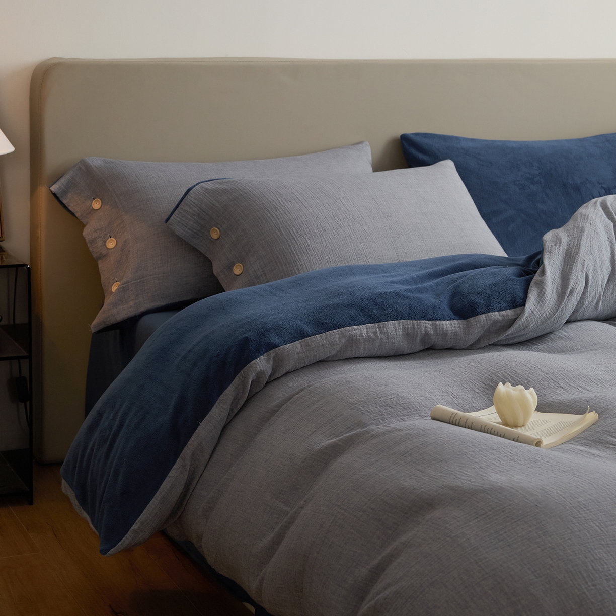 91家纺网 家纺一手货源 找家纺 吾诺家居 吾诺 棉加绒系列 全棉泡泡双层纱加牛奶绒四件套 棉拼绒四件套 棉加绒四件套全棉A类 复古蓝-宝蓝