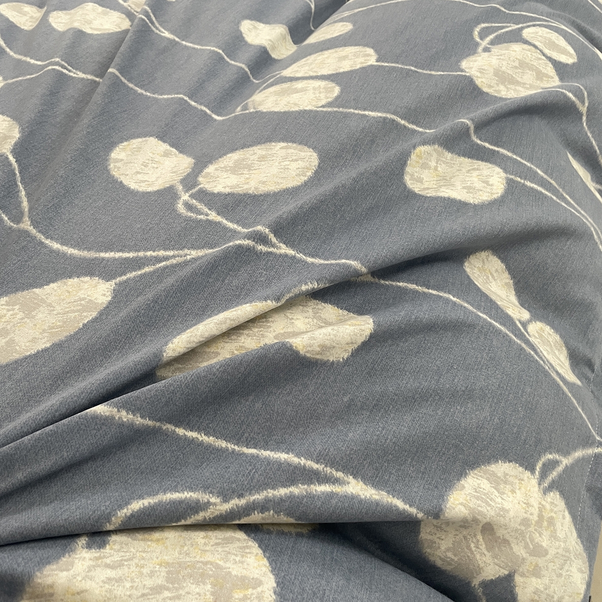 91家纺网 家纺一手货源 找家纺 仟岸家纺 2025新款亲肤舒适全棉磨毛四件套系列 向云端 灰