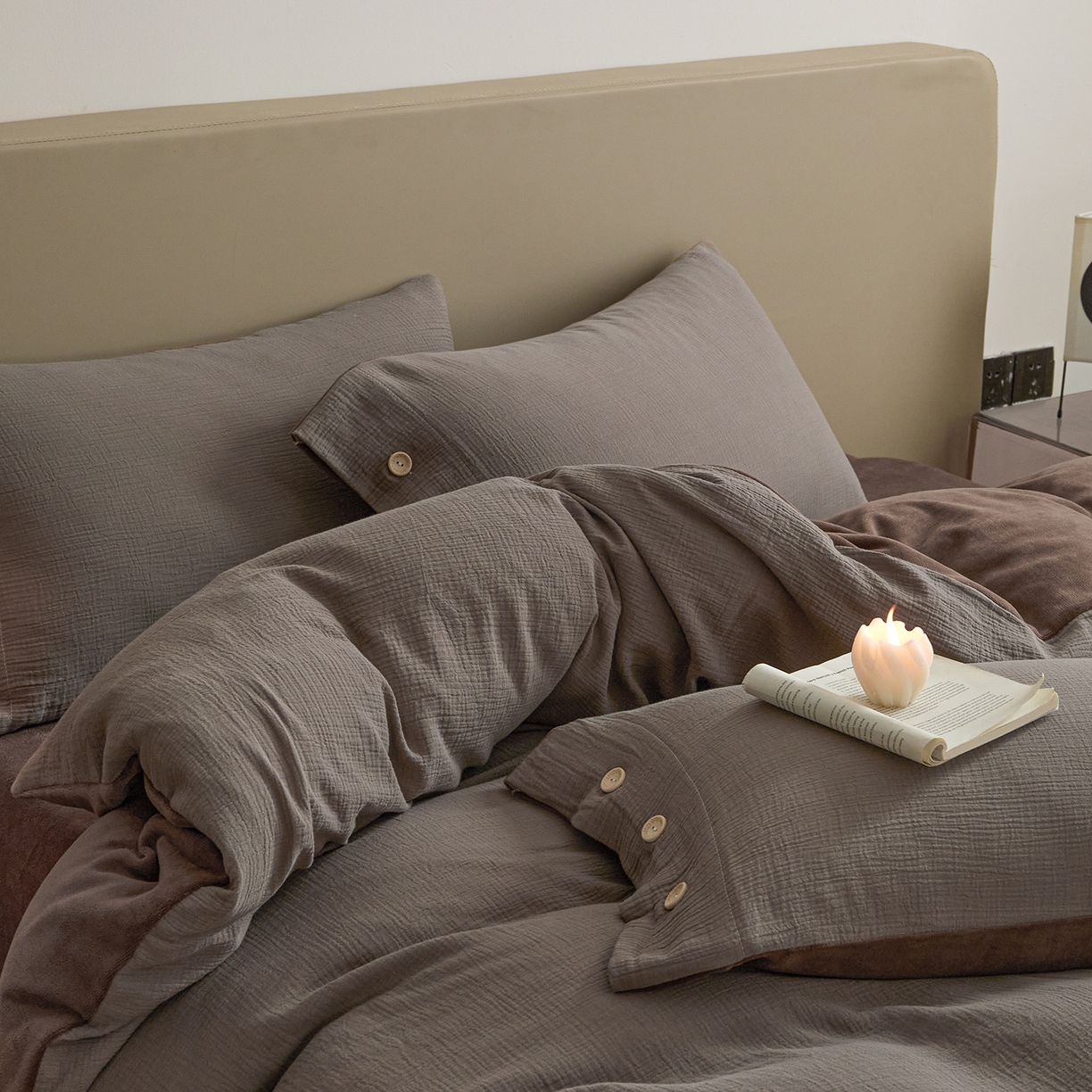 91家纺网 家纺一手货源 找家纺 吾诺家居 吾诺 棉加绒系列 全棉泡泡双层纱加牛奶绒四件套 棉拼绒四件套 棉加绒四件套全棉A类 深卡其-可可棕