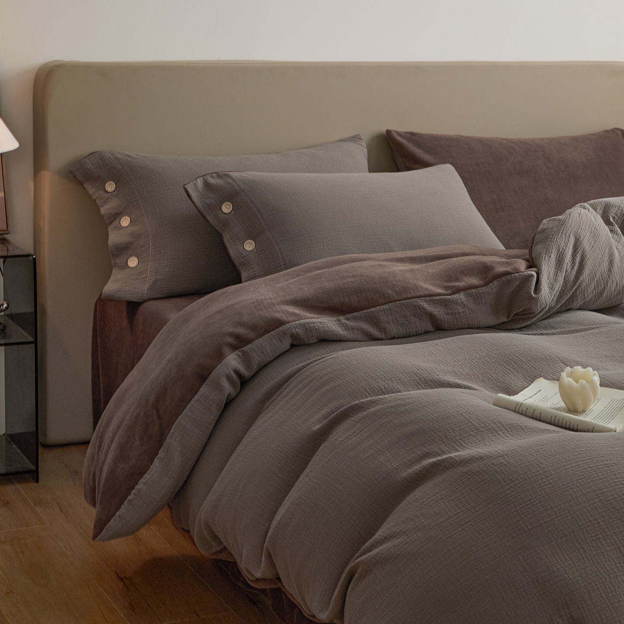 91家纺网 家纺一手货源 找家纺 吾诺家居 吾诺 棉加绒系列 全棉泡泡双层纱加牛奶绒四件套 棉拼绒四件套 棉加绒四件套全棉A类 深卡其-可可棕