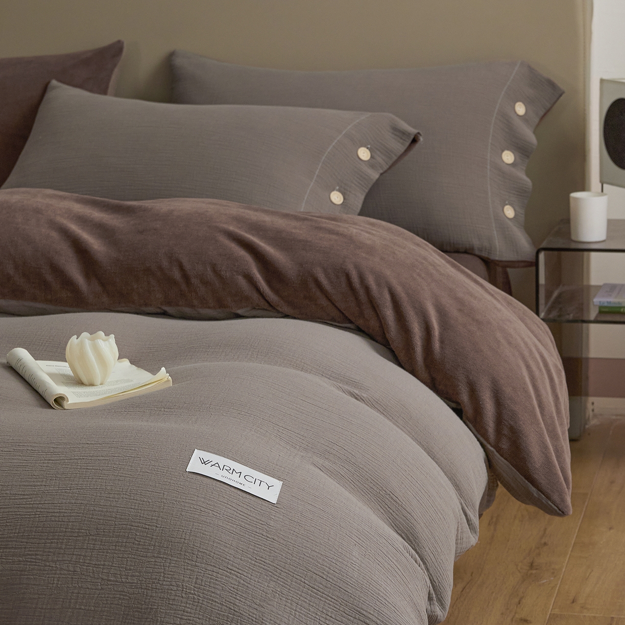 91家纺网 家纺一手货源 找家纺 吾诺家居 吾诺 棉加绒系列 全棉泡泡双层纱加牛奶绒四件套 棉拼绒四件套 棉加绒四件套全棉A类 深卡其-可可棕