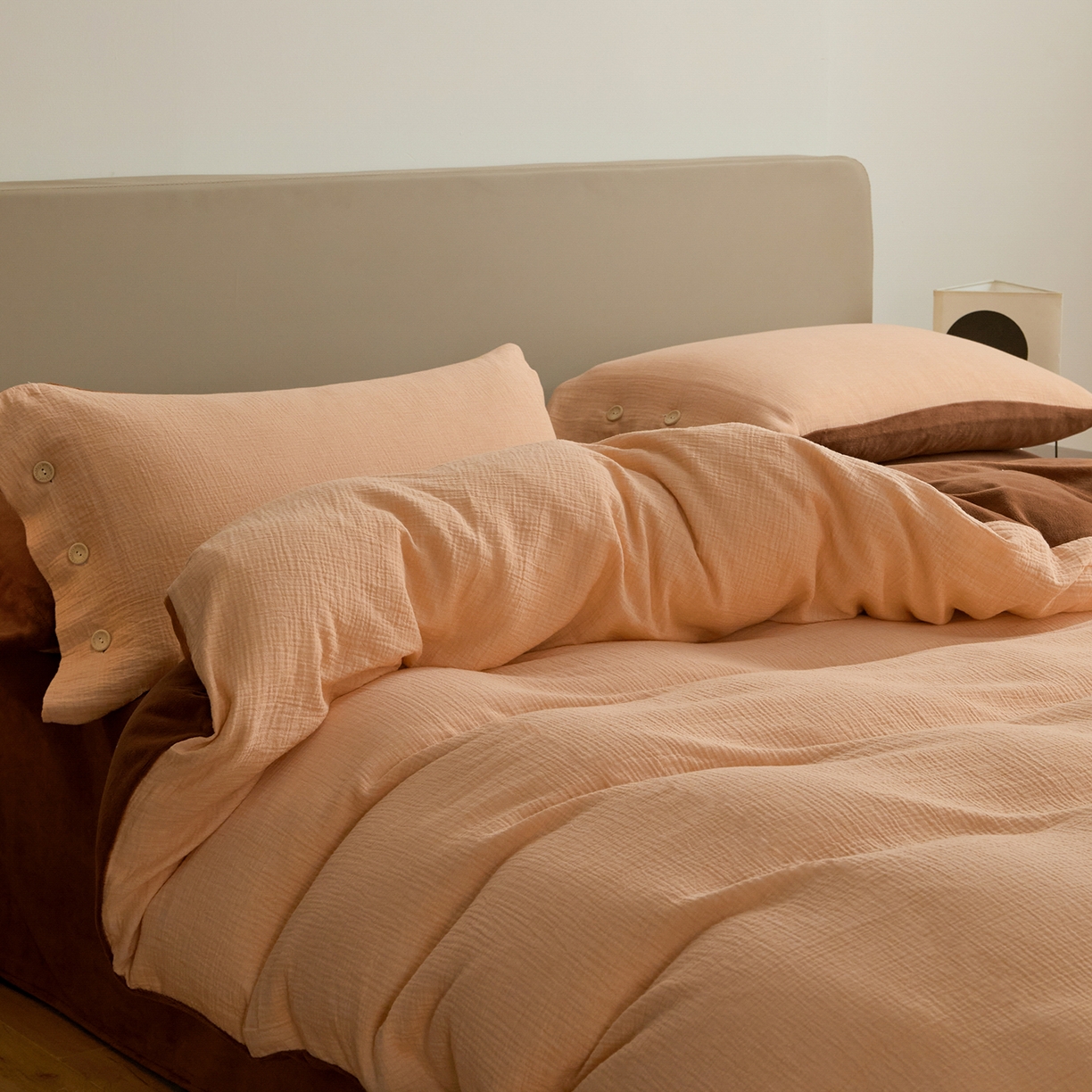 91家纺网 家纺一手货源 找家纺 吾诺家居 吾诺 棉加绒系列 全棉泡泡双层纱加牛奶绒四件套 棉拼绒四件套 棉加绒四件套全棉A类 枫叶桔-唐茶