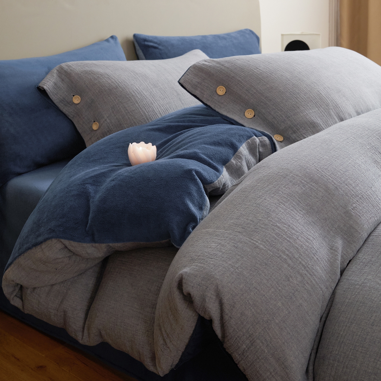 91家纺网 家纺一手货源 找家纺 吾诺家居 吾诺 棉加绒系列 全棉泡泡双层纱加牛奶绒四件套 棉拼绒四件套 棉加绒四件套全棉A类 复古蓝-宝蓝