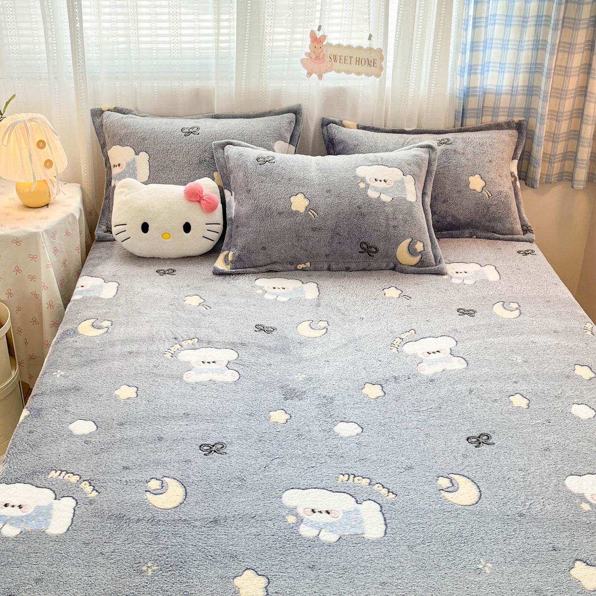 91家纺网 家纺一手货源 找家纺 川悦生活 2025新款高克重双面雪花绒印花毛毯三件套 毛毯星月小狗-灰