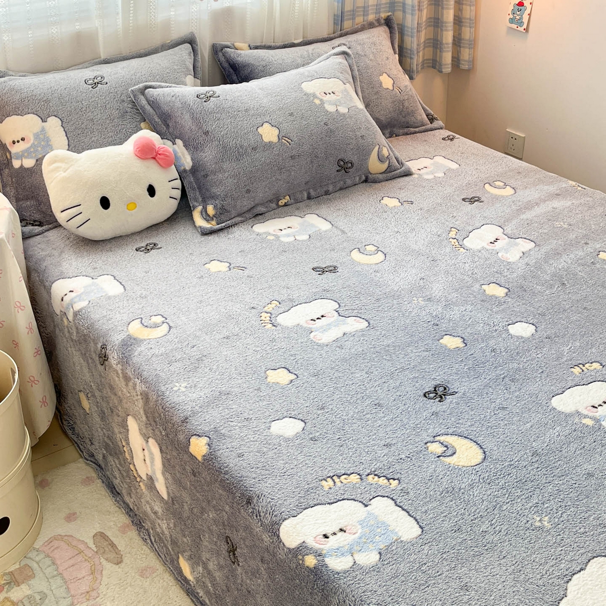91家纺网 家纺一手货源 找家纺 川悦生活 2025新款高克重双面雪花绒印花毛毯三件套 毛毯星月小狗-灰