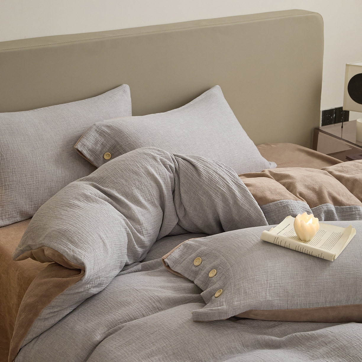 91家纺网 家纺一手货源 找家纺 吾诺家居 吾诺 棉加绒系列 全棉泡泡双层纱加牛奶绒四件套 棉拼绒四件套 棉加绒四件套全棉A类 泡沫灰-橡木棕