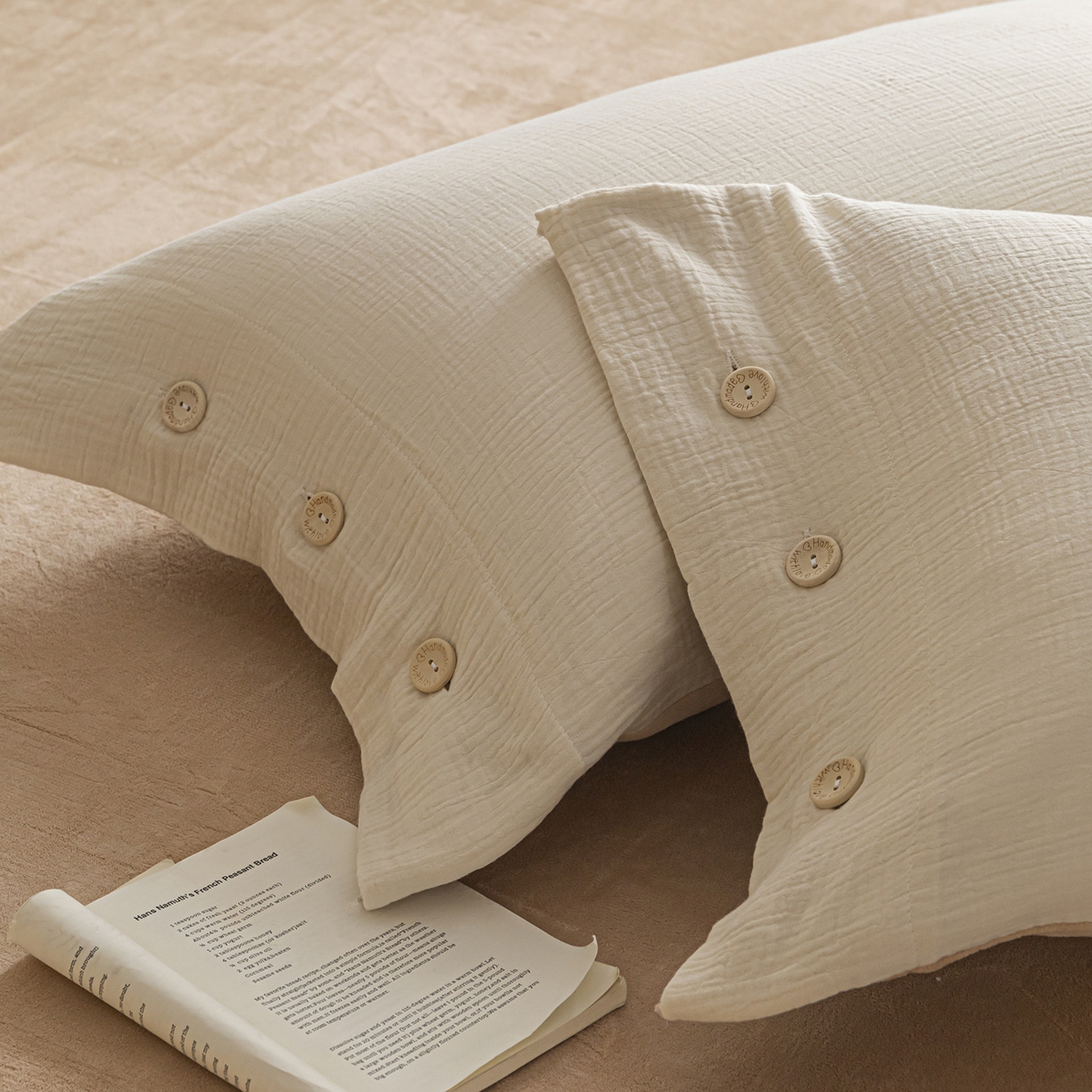 91家纺网 家纺一手货源 找家纺 吾诺家居 吾诺 棉加绒系列 全棉泡泡双层纱加牛奶绒四件套 棉拼绒四件套 棉加绒四件套全棉A类 奶昔白-米金