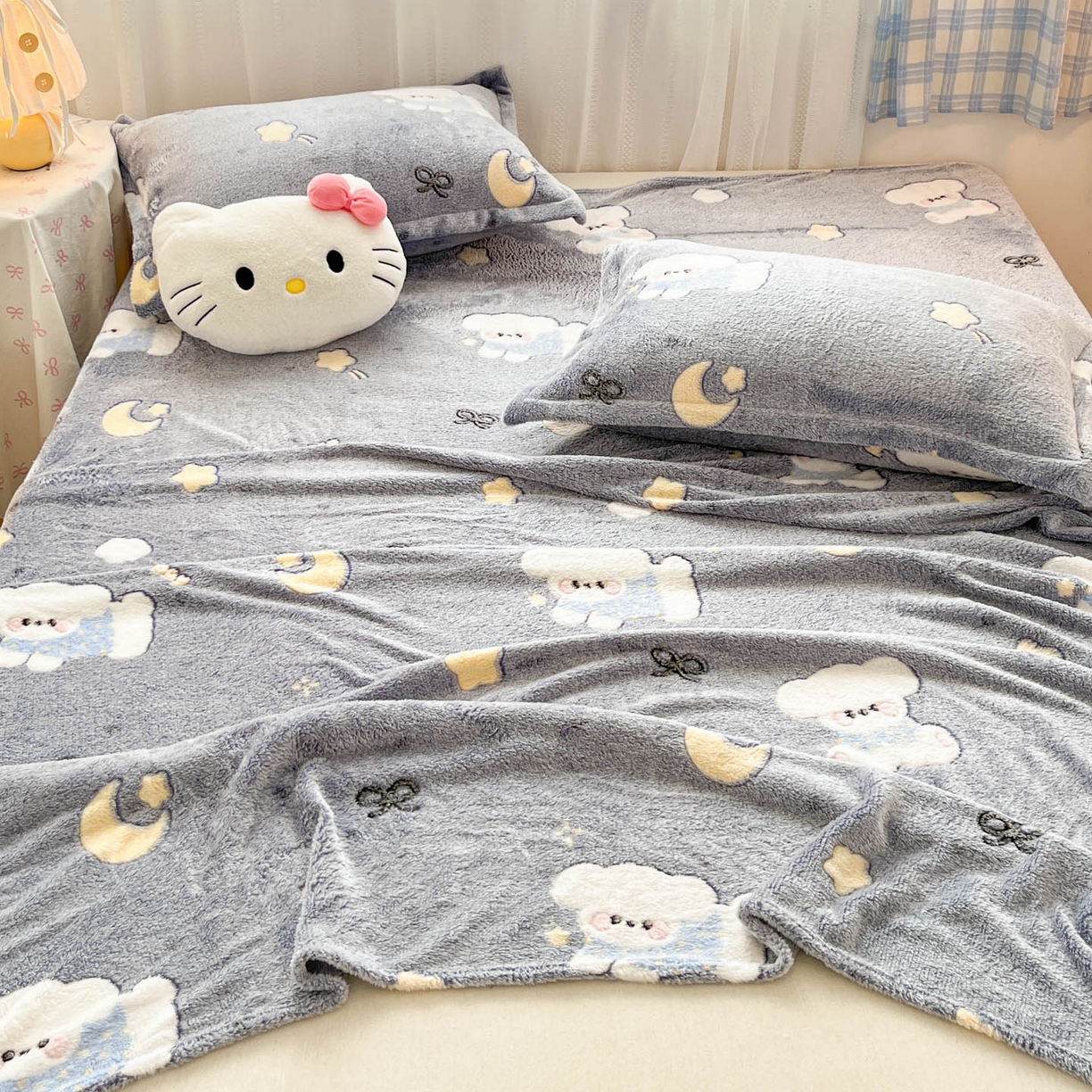 91家纺网 家纺一手货源 找家纺 川悦生活 2025新款高克重双面雪花绒印花毛毯三件套 毛毯星月小狗-灰