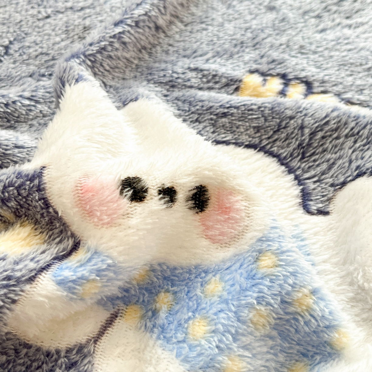 91家纺网 家纺一手货源 找家纺 川悦生活 2025新款高克重双面雪花绒印花毛毯三件套 毛毯星月小狗-灰