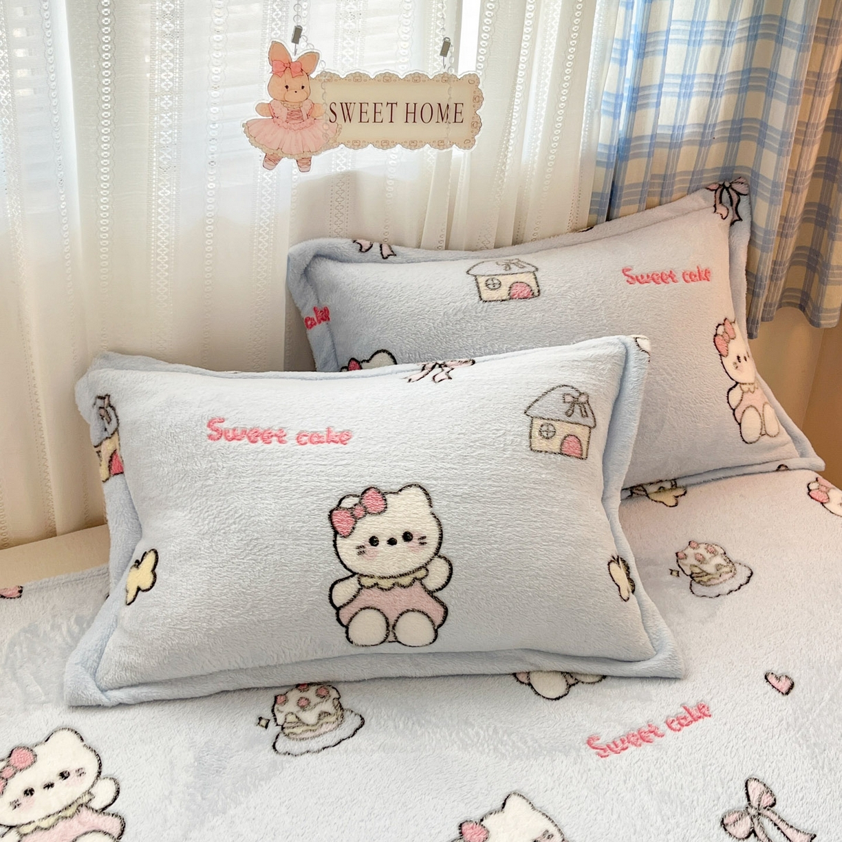 91家纺网 家纺一手货源 找家纺 川悦生活 2025新款高克重双面雪花绒印花毛毯三件套 毛毯幸运小咪