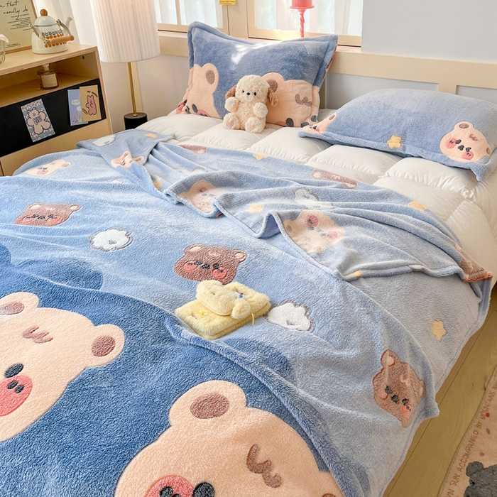 91家纺网 家纺一手货源 找家纺 川悦生活 2025新款高克重双面雪花绒印花毛毯三件套 毛毯熊小巴