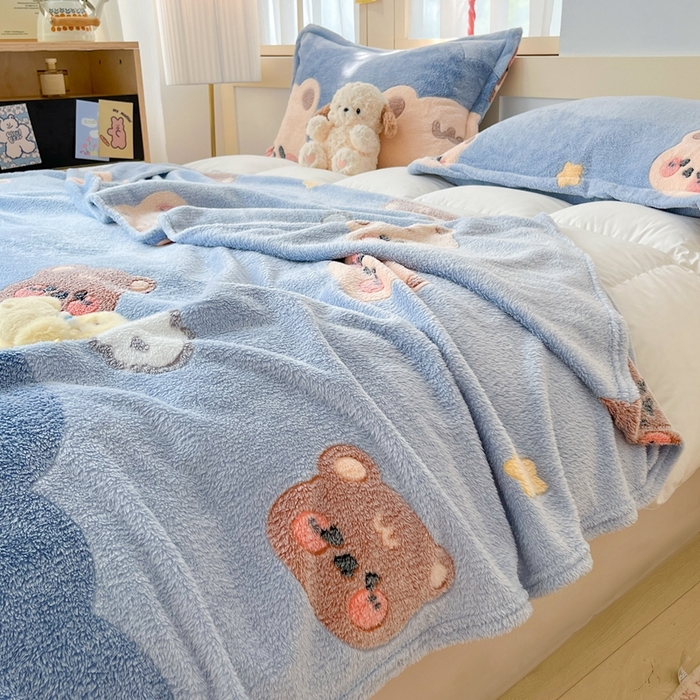 91家纺网 家纺一手货源 找家纺 川悦生活 2025新款高克重双面雪花绒印花毛毯三件套 毛毯熊小巴