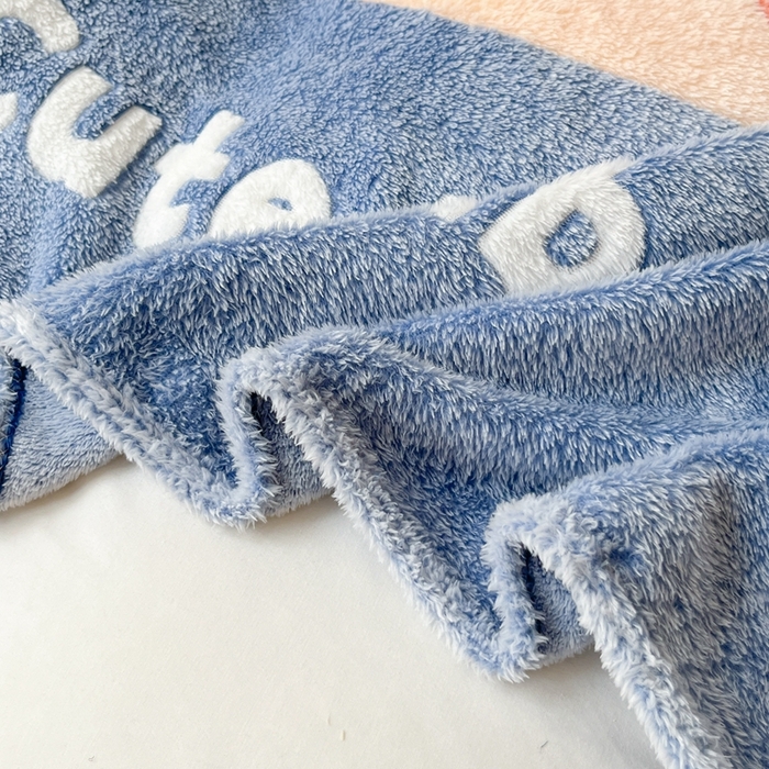 91家纺网 家纺一手货源 找家纺 川悦生活 2025新款高克重双面雪花绒印花毛毯三件套 毛毯熊小巴