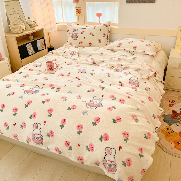 91家纺网 家纺一手货源 找家纺 川悦生活 2025新款高克重双面雪花绒印花毛毯三件套 毛毯郁金奶兔