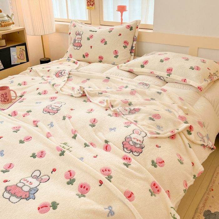 91家纺网 家纺一手货源 找家纺 川悦生活 2025新款高克重双面雪花绒印花毛毯三件套 毛毯郁金奶兔