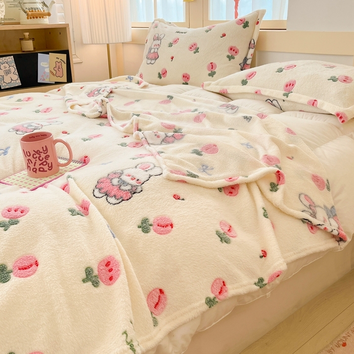 91家纺网 家纺一手货源 找家纺 川悦生活 2025新款高克重双面雪花绒印花毛毯三件套 毛毯郁金奶兔