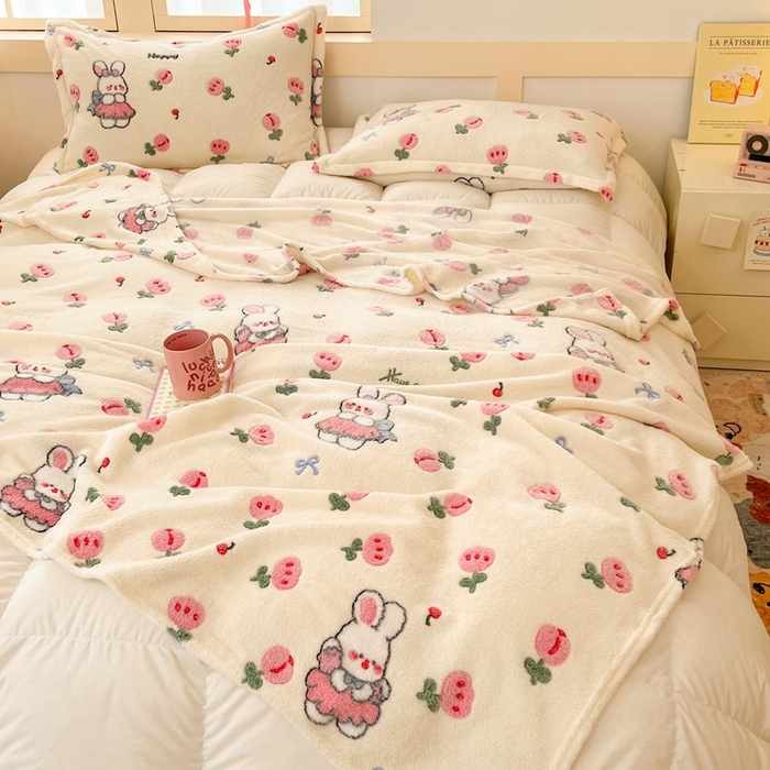 91家纺网 家纺一手货源 找家纺 川悦生活 2025新款高克重双面雪花绒印花毛毯三件套 毛毯郁金奶兔