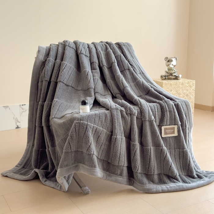 91家纺网 家纺一手货源 找家纺 慕木家纺 2025新款A类高克重提花云熙绒双面绒毛毯系列（跨境热款抽空压缩）提供买家秀 云熙毯-深灰