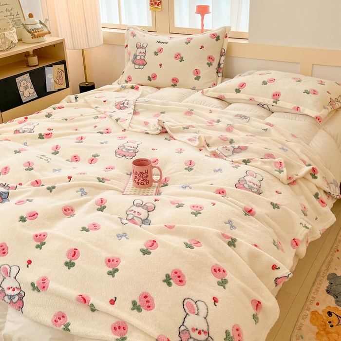 91家纺网 家纺一手货源 找家纺 川悦生活 2025新款高克重双面雪花绒印花毛毯三件套 毛毯郁金奶兔