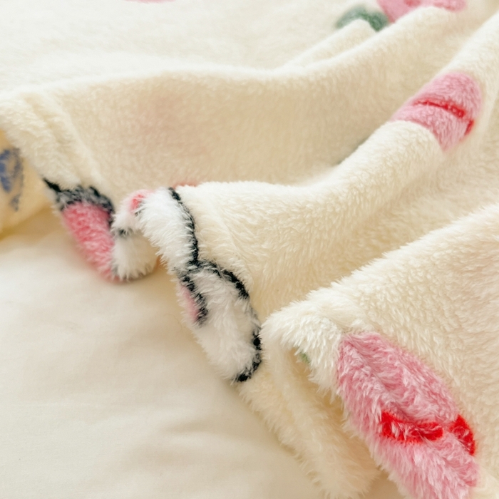 91家纺网 家纺一手货源 找家纺 川悦生活 2025新款高克重双面雪花绒印花毛毯三件套 毛毯郁金奶兔