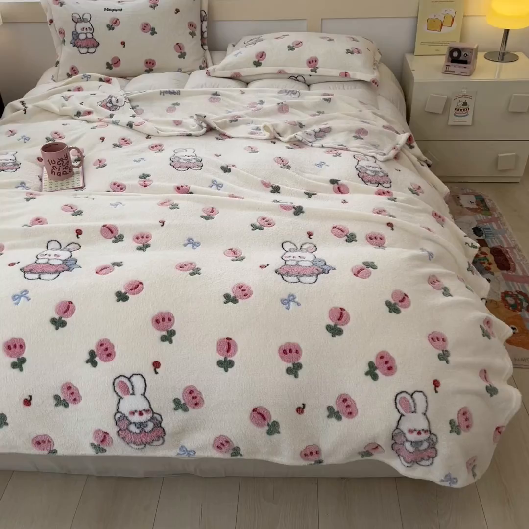 91家纺网 家纺一手货源 找家纺 川悦生活 2025新款高克重双面雪花绒印花毛毯三件套 毛毯郁金奶兔