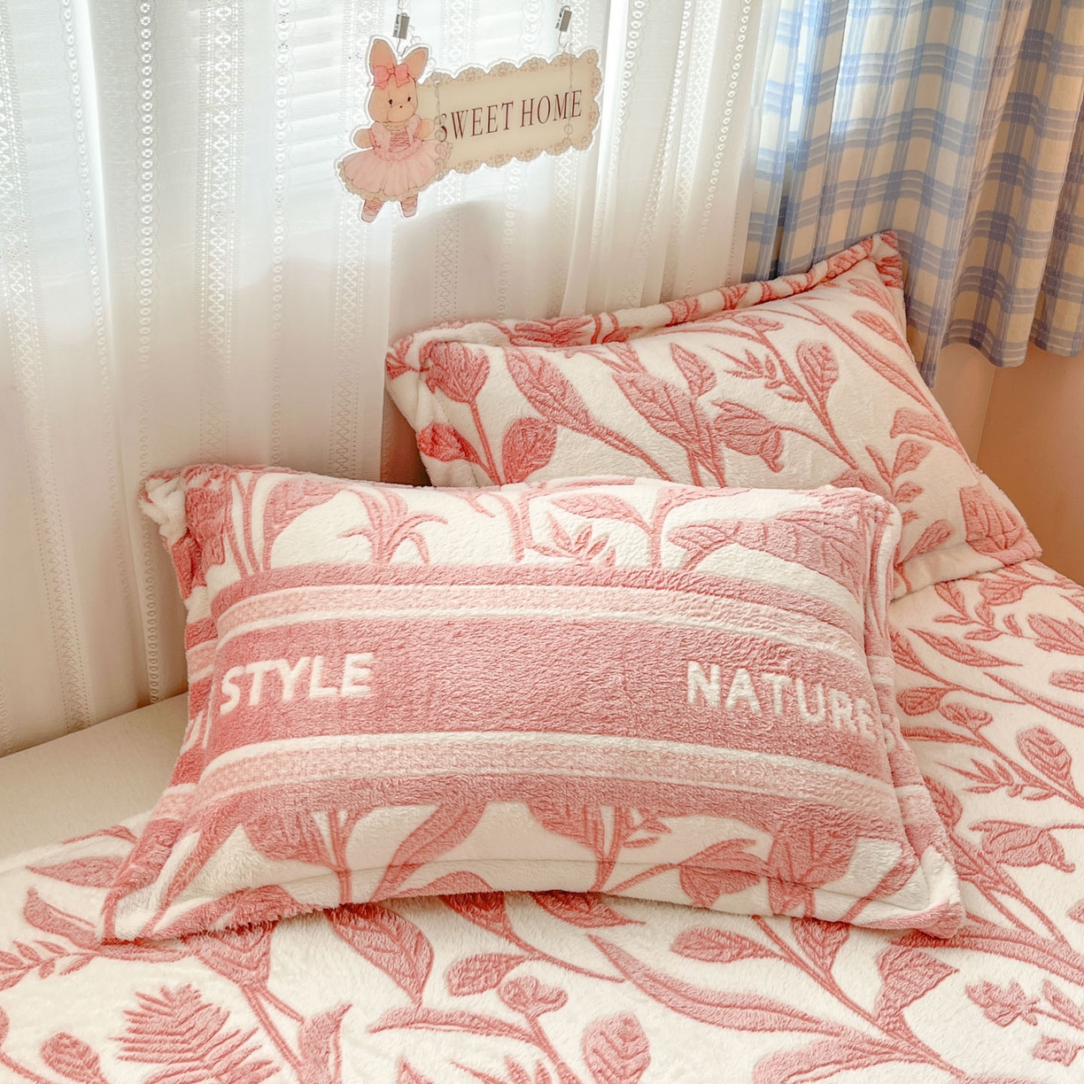 91家纺网 家纺一手货源 找家纺 川悦生活 2025新款高克重双面雪花绒印花毛毯三件套 毛毯月桂-粉