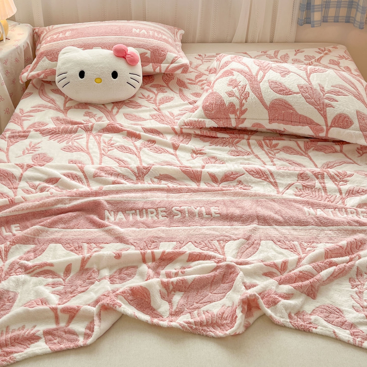 91家纺网 家纺一手货源 找家纺 川悦生活 2025新款高克重双面雪花绒印花毛毯三件套 毛毯月桂-粉