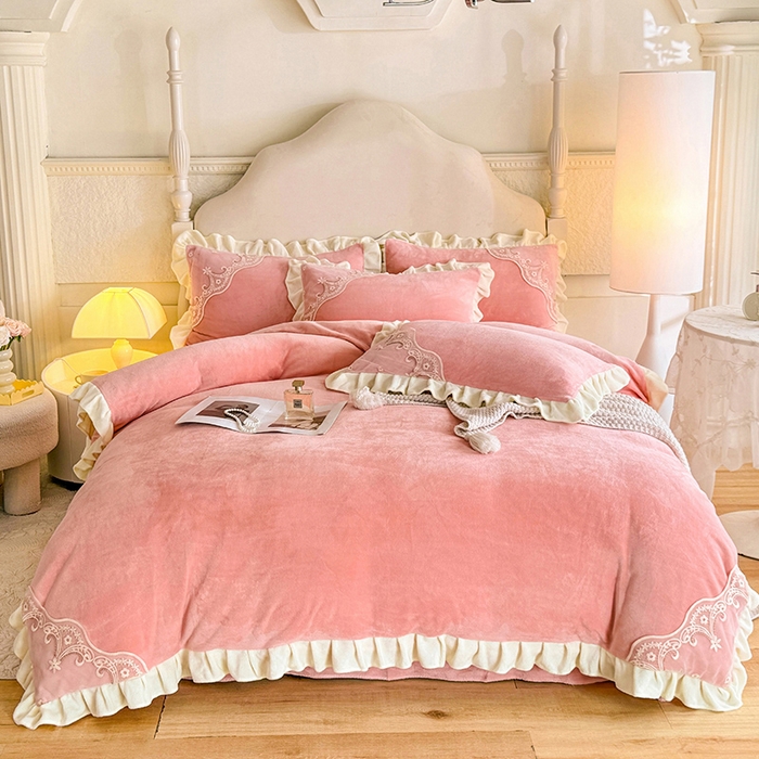 91家纺网 家纺一手货源 找家纺 （总）舒咪欧 2025新款全消光牛奶绒韩版法式公主风纯色绣花边款四件套