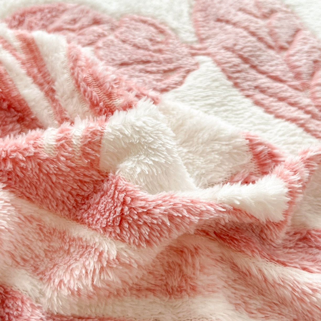 91家纺网 家纺一手货源 找家纺 川悦生活 2025新款高克重双面雪花绒印花毛毯三件套 毛毯月桂-粉