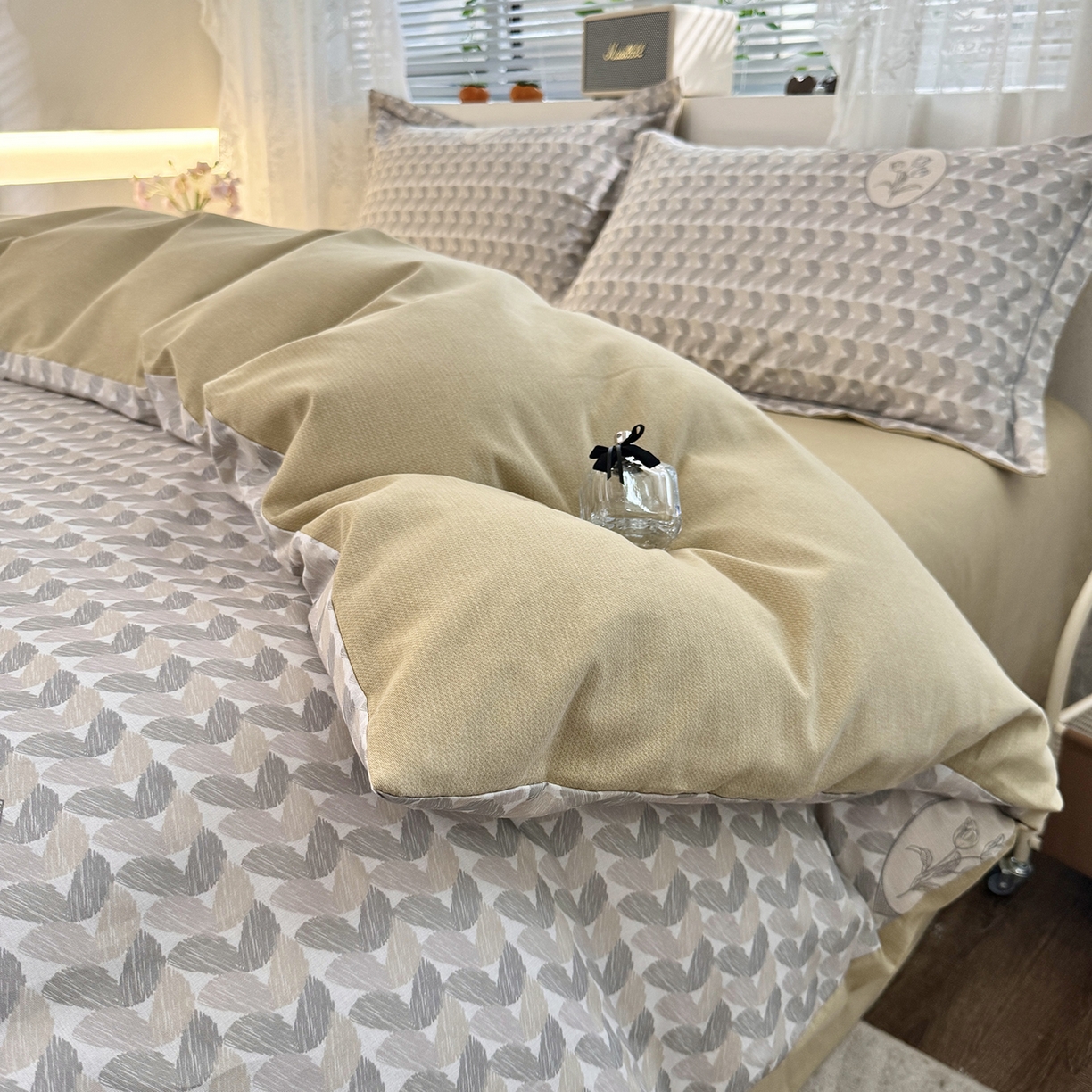 91家纺网 家纺一手货源 找家纺 仟岸家纺 2025新款亲肤舒适全棉磨毛四件套系列 尤克里里