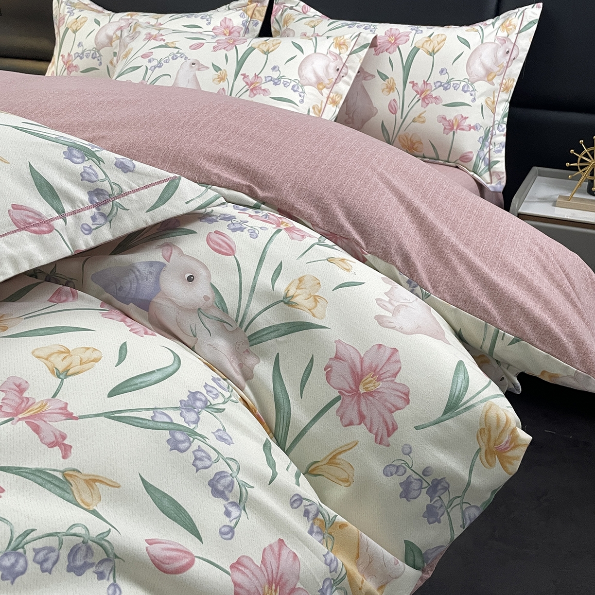 91家纺网 家纺一手货源 找家纺 仟岸家纺 2025新款亲肤舒适全棉磨毛四件套系列 田园兔