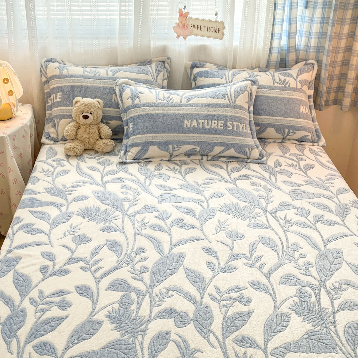 91家纺网 家纺一手货源 找家纺 川悦生活 2025新款高克重双面雪花绒印花毛毯三件套 毛毯月桂-蓝