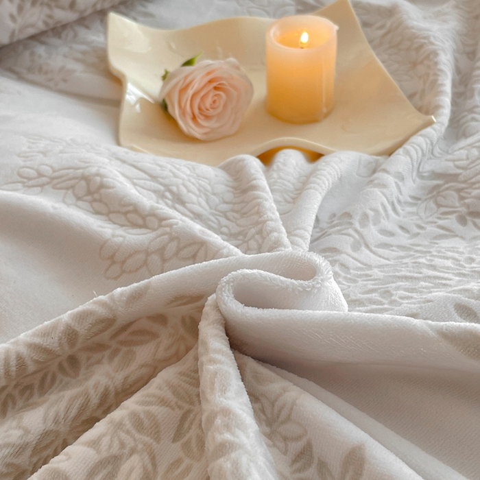 91家纺网 家纺一手货源 找家纺 （总）吾诺  兔毛边230克雕花牛奶绒四件套 - 秋意系列