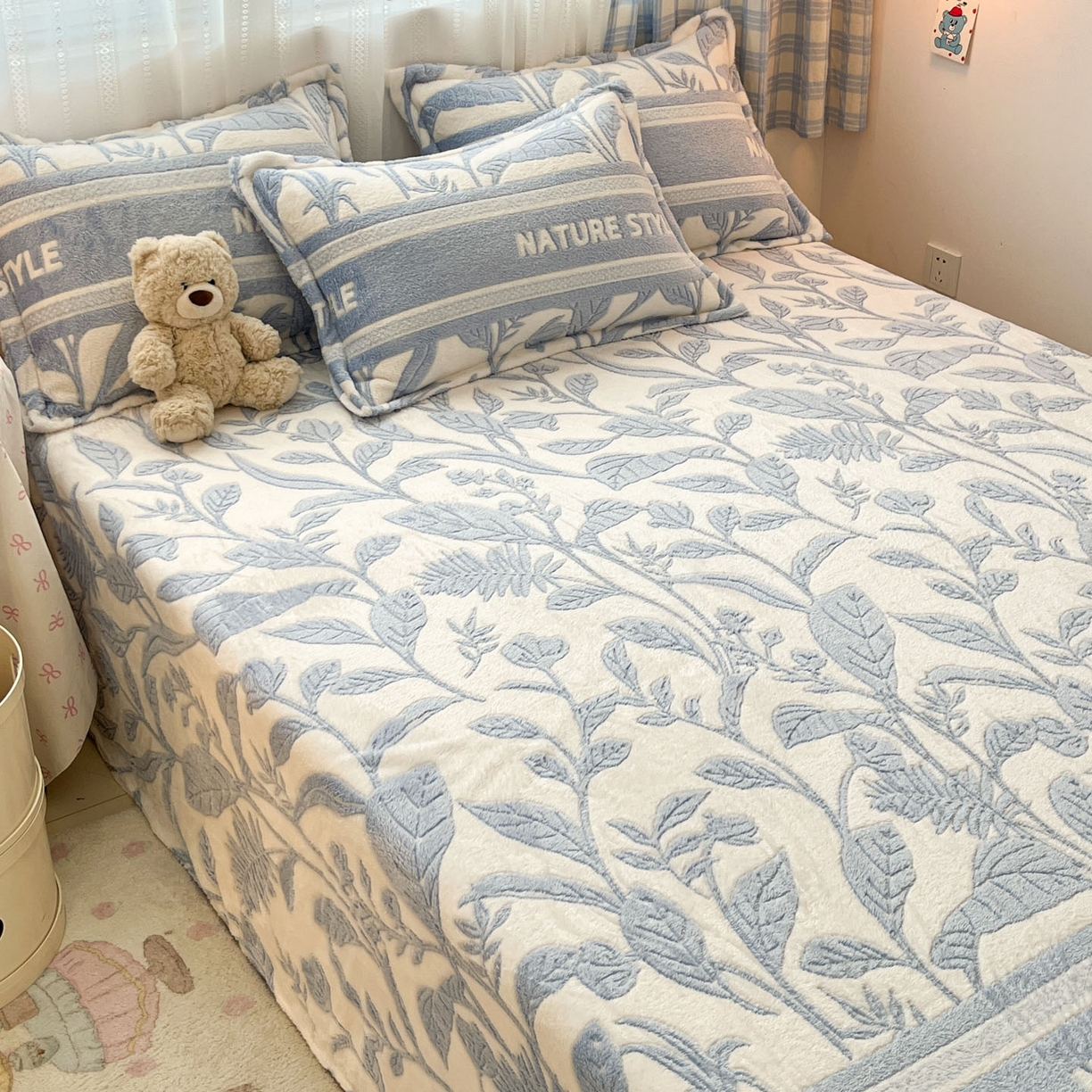 91家纺网 家纺一手货源 找家纺 川悦生活 2025新款高克重双面雪花绒印花毛毯三件套 毛毯月桂-蓝