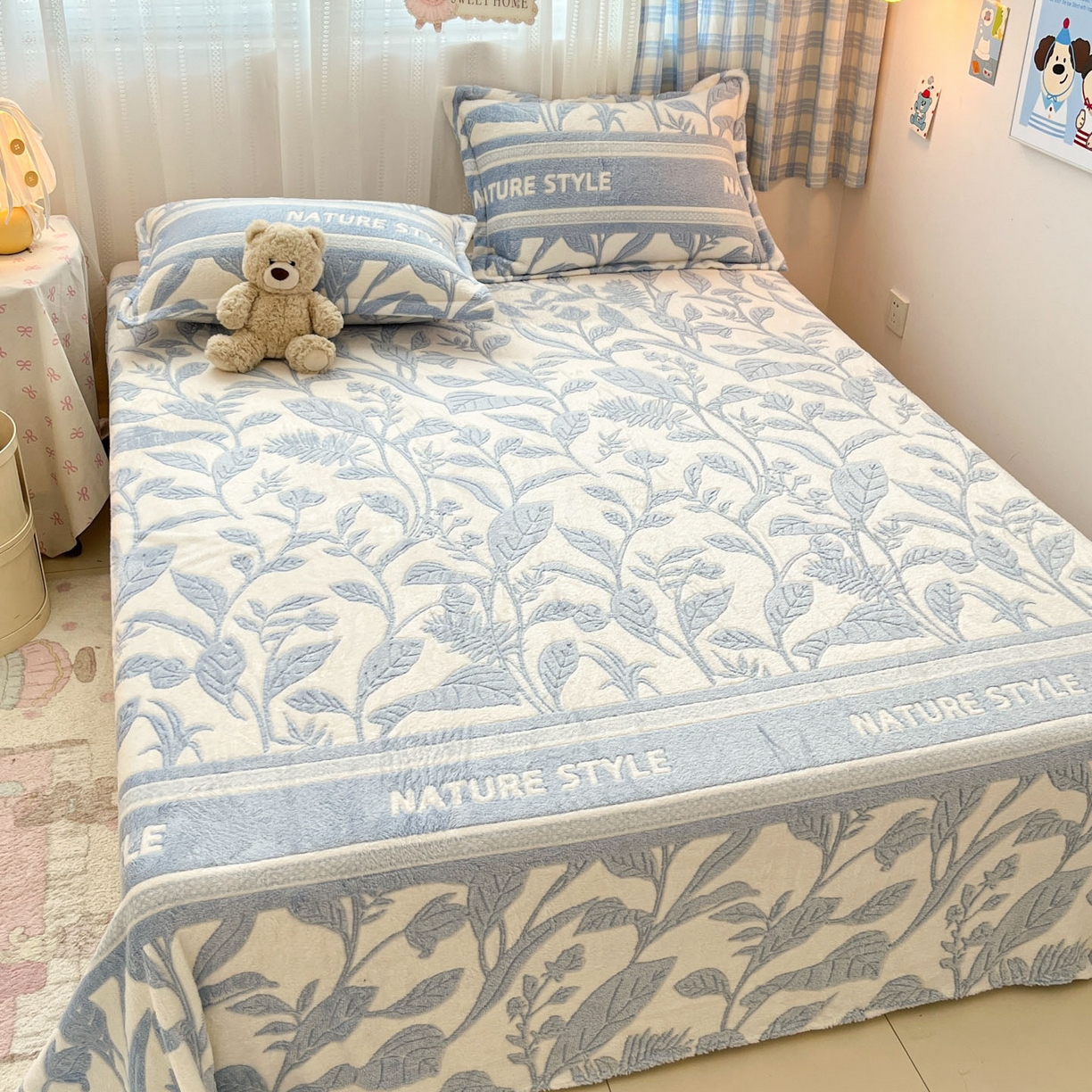 91家纺网 家纺一手货源 找家纺 川悦生活 2025新款高克重双面雪花绒印花毛毯三件套 毛毯月桂-蓝