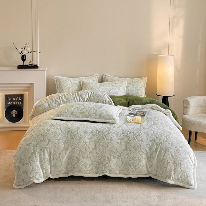 91家纺网 家纺一手货源 找家纺 吾诺家居 230克兔毛边雕花绒四件套-秋意系列 花海