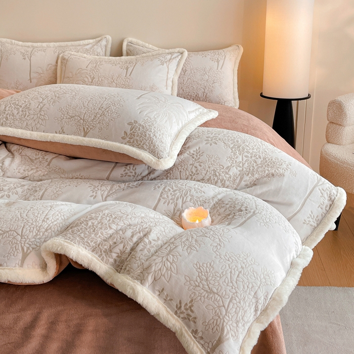 91家纺网 家纺一手货源 找家纺 吾诺家居 230克兔毛边雕花绒四件套-秋意系列 朝花