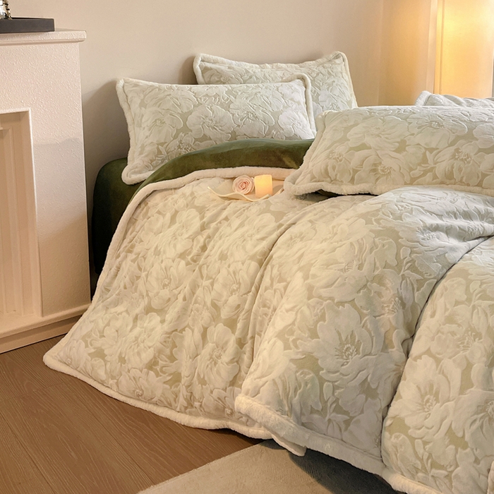 91家纺网 家纺一手货源 找家纺 吾诺家居 230克兔毛边雕花绒四件套-秋意系列 花海