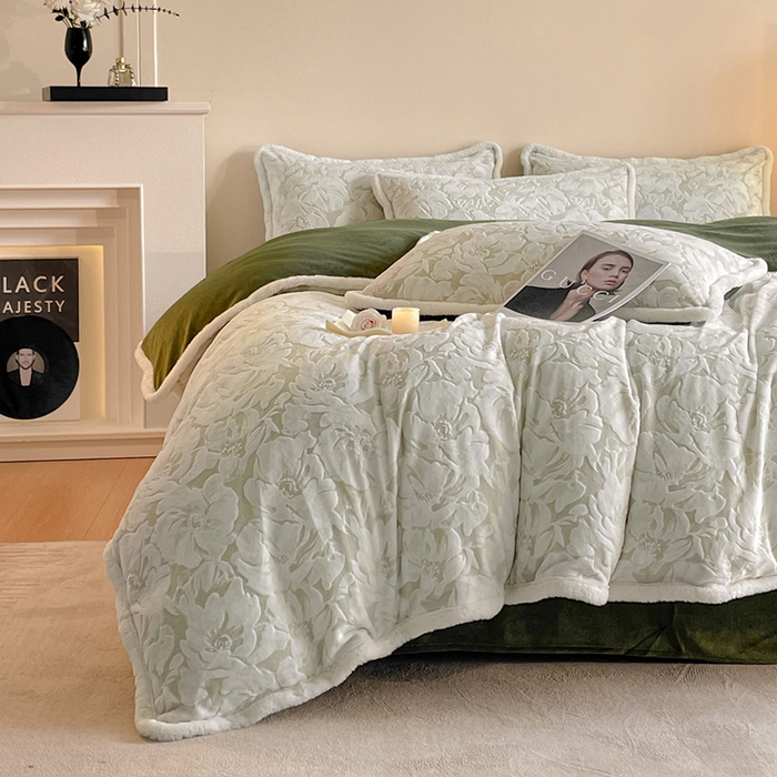 91家纺网 家纺一手货源 找家纺 吾诺家居 230克兔毛边雕花绒四件套-秋意系列 花海